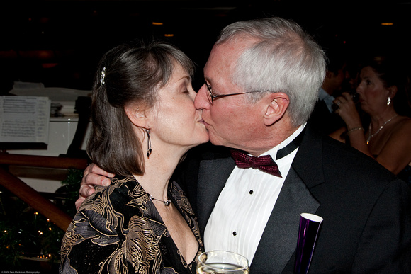 Diane and Sam Share a Kiss on New Year's